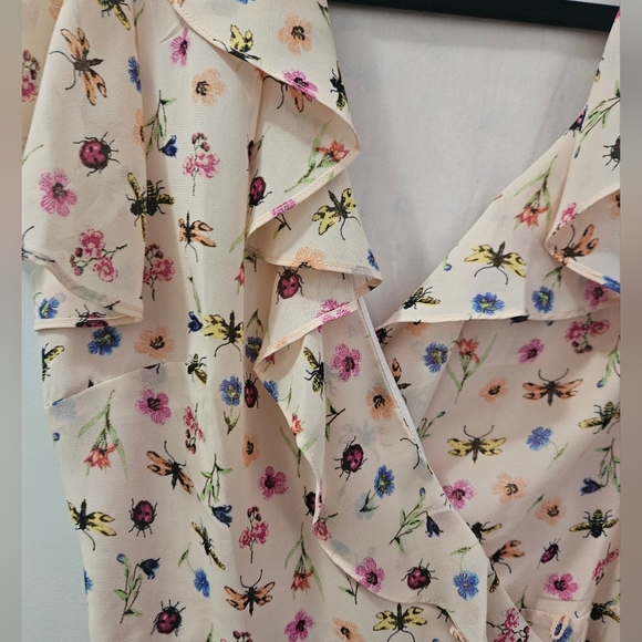 Like new Betsey Johnson sz.8 pink chiffon ruffled printed wrap dress. - Picture 9 of 12